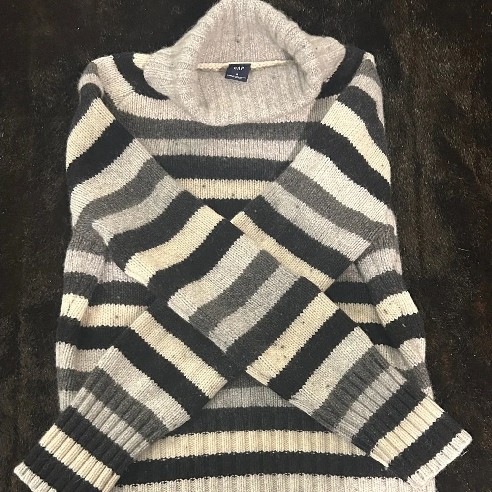 GAP classic striped